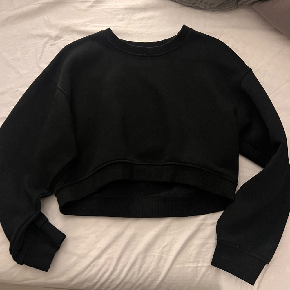 black crop crewneck sweatshirt sweater top